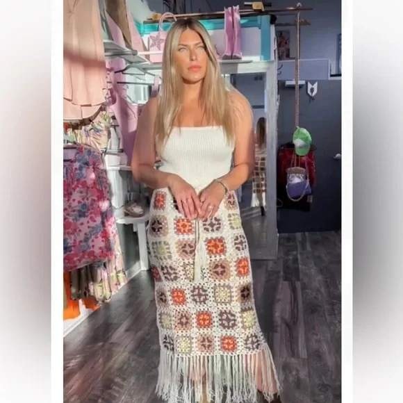 POL Crochet Square Knit Maxi Skirt Size L Tassel Fringe Boho Grandma Core Cream - Picture 11 of 11